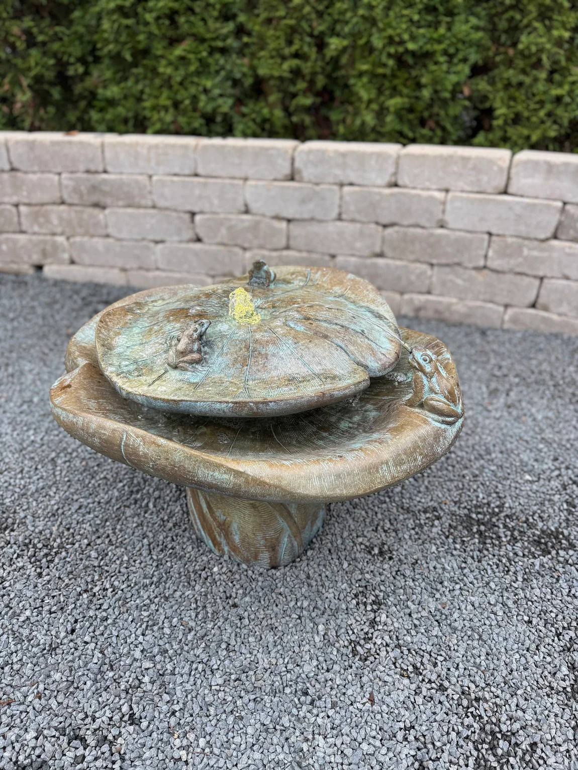 Frog Buddies Garden Fountain with Light 21" High - Image 3