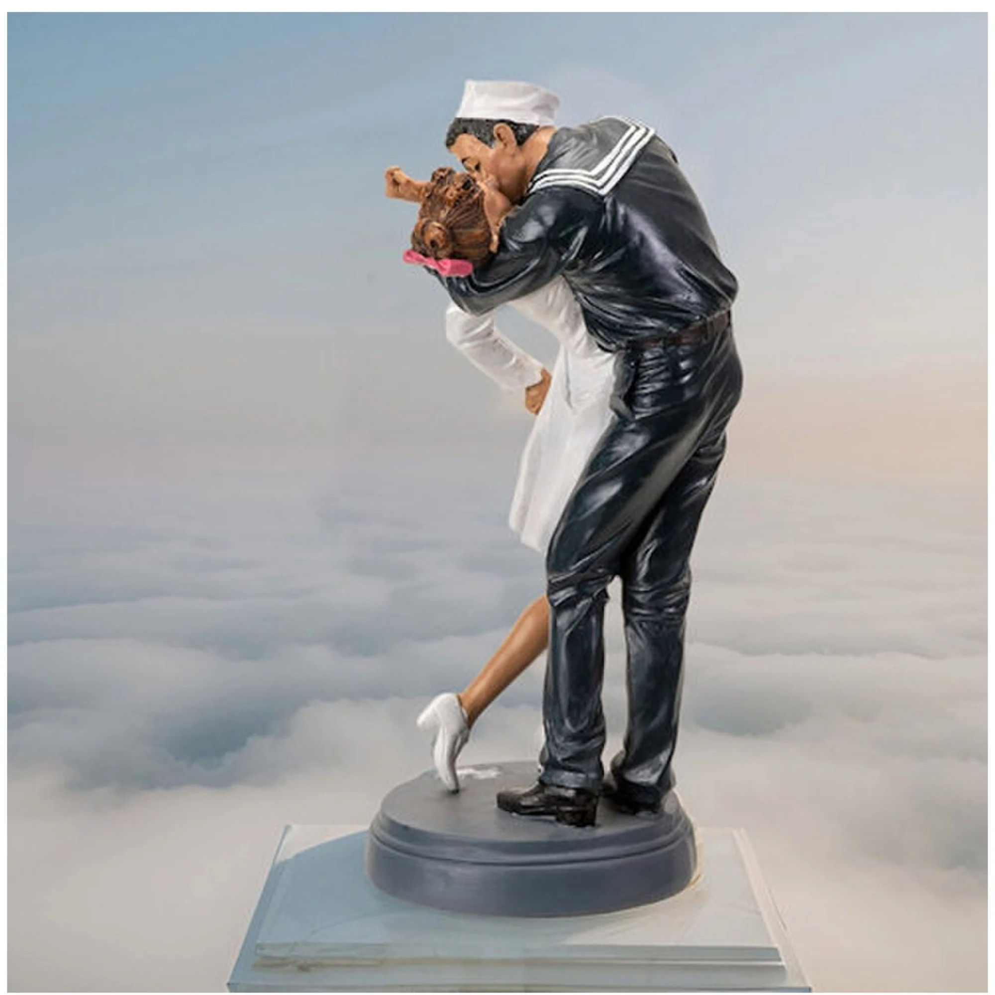 Navy Sailor Victory Kissing Nurse Statue - Image 23