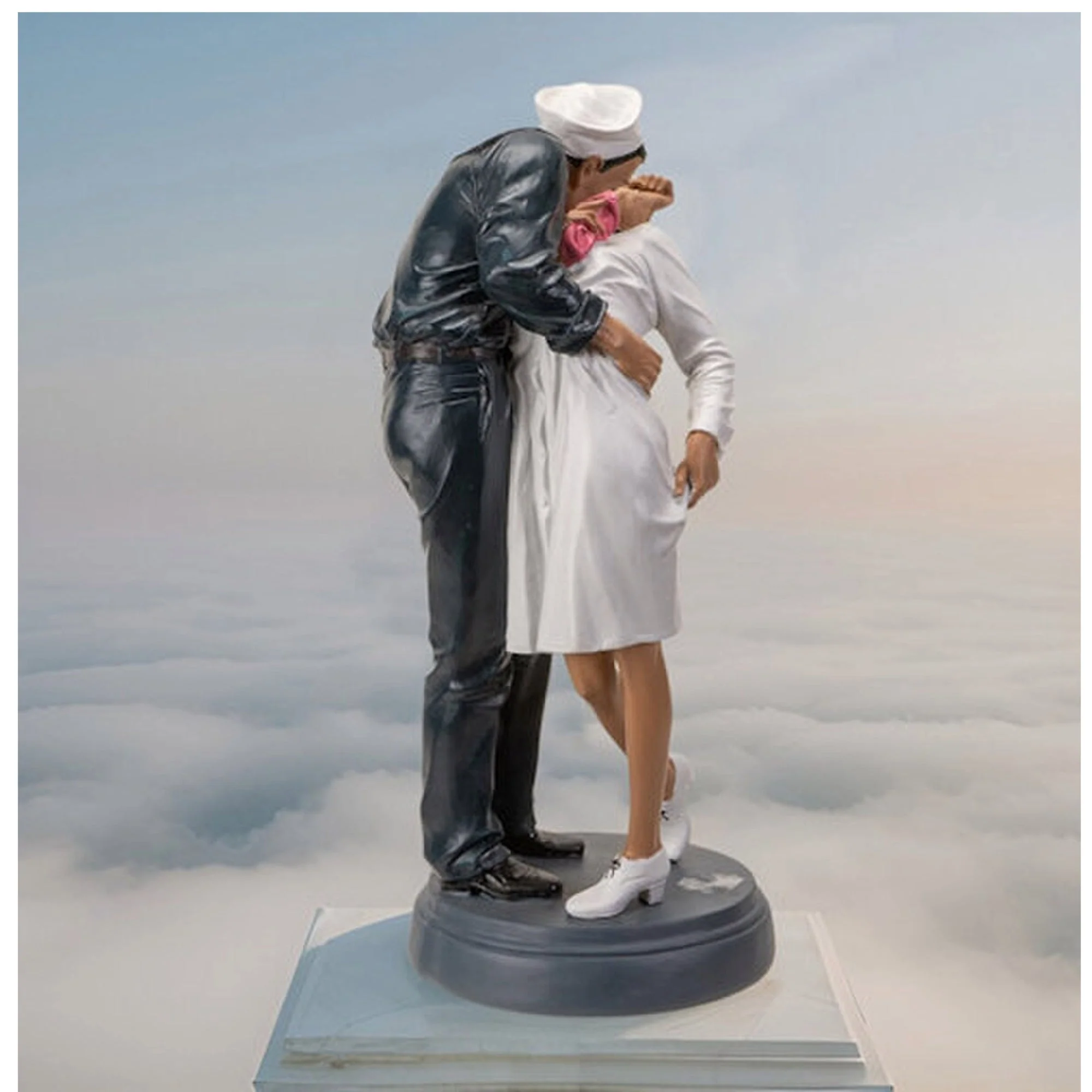 Navy Sailor Victory Kissing Nurse Statue - Image 32