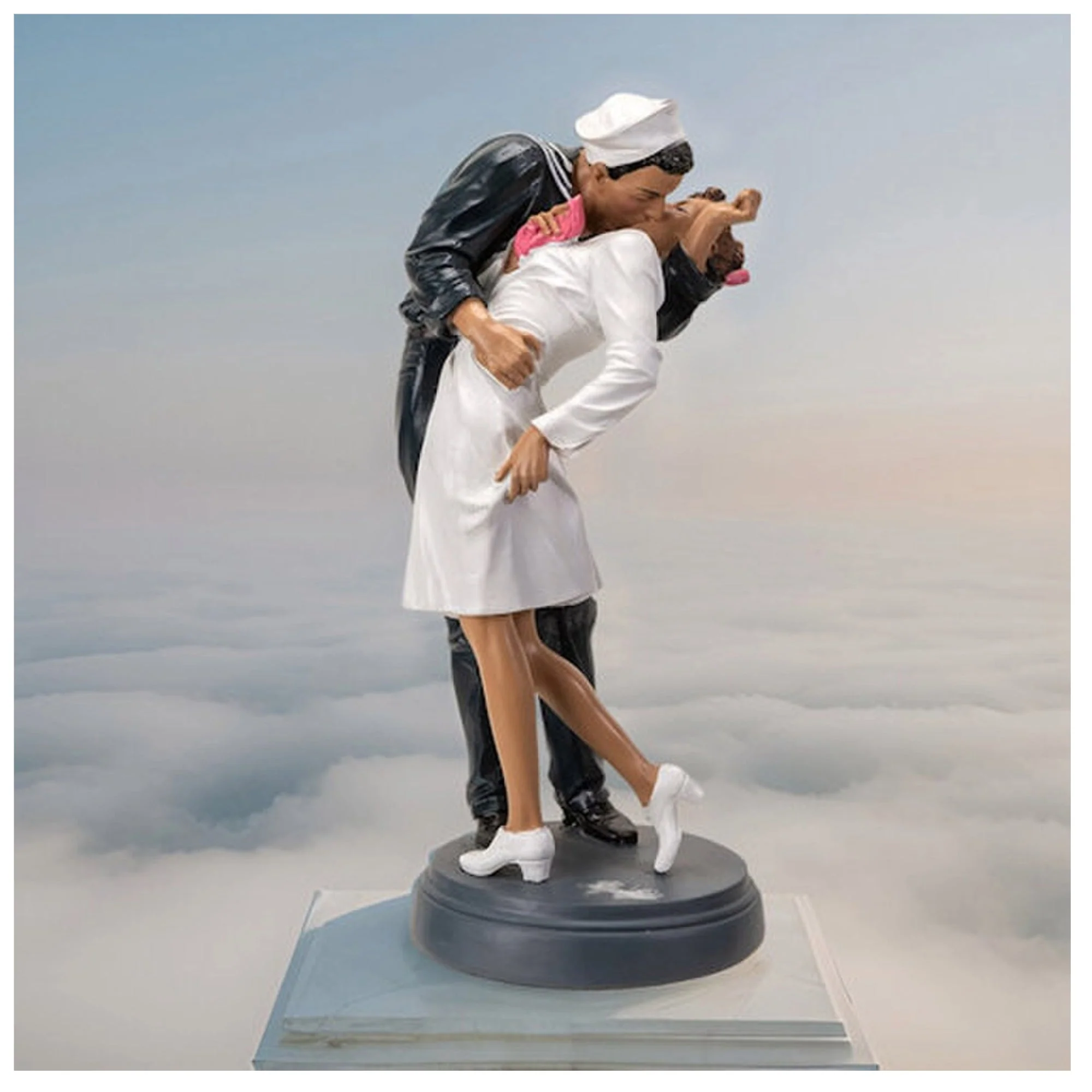 Navy Sailor Victory Kissing Nurse Statue - Image 6