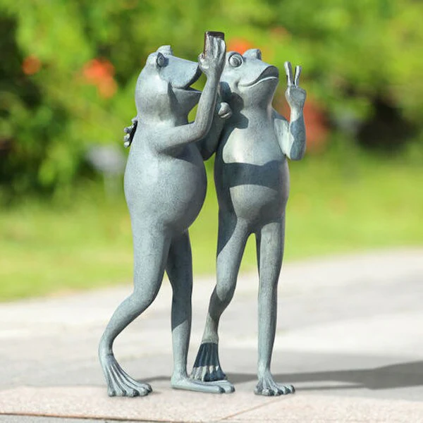 Selfie Frog Friends Garden Sculpture